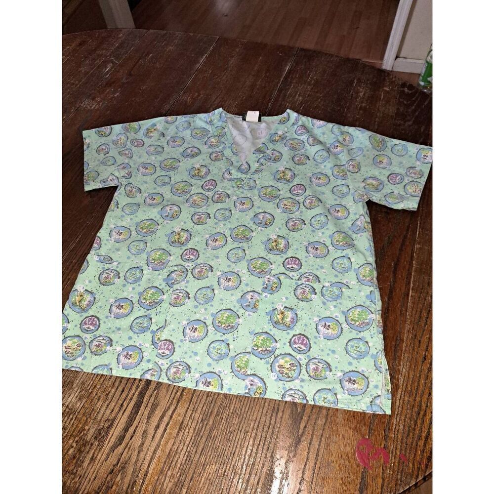 Medium Kiwi  Short Sleeve VNeck Scrub Top Shirt Nurse Tech Fish Under Sea Life